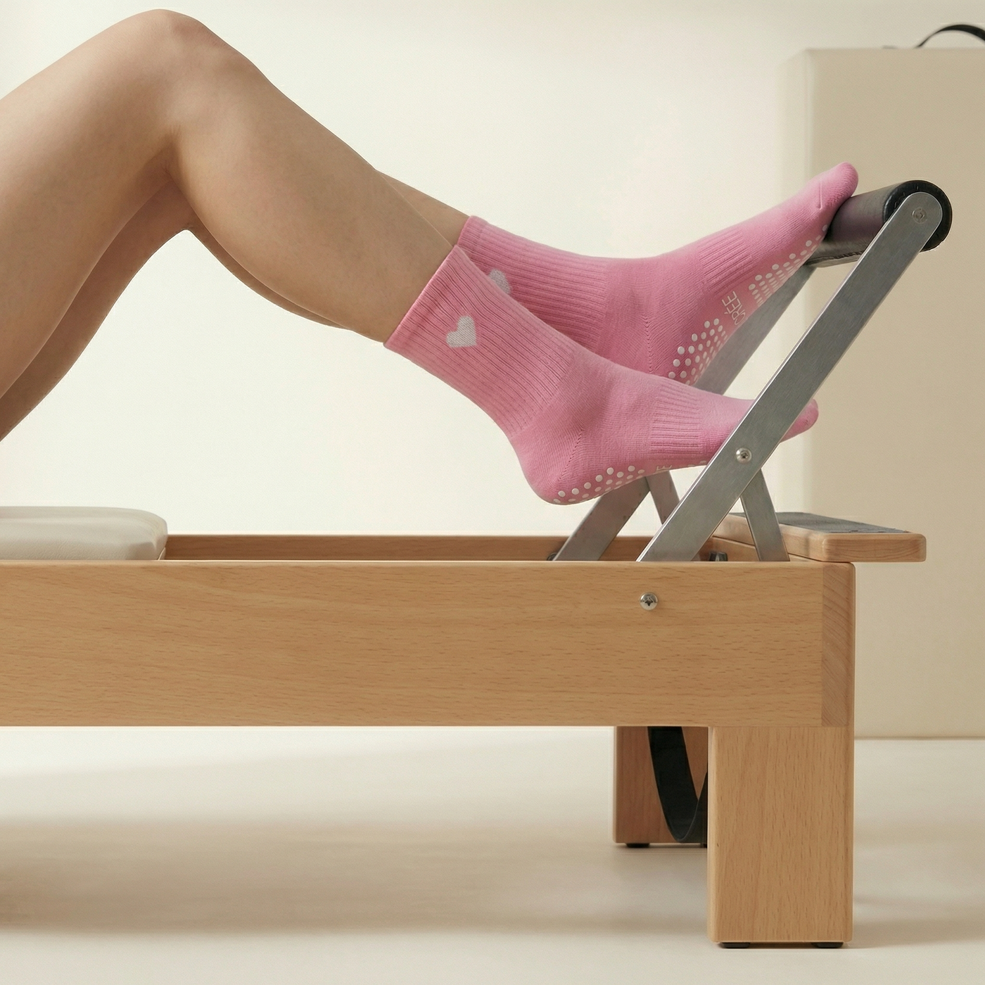 Chaussettes Grip Pilates Rose – Cœur blanc